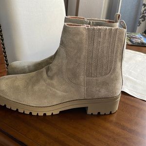 Lucky Brand tan suede lug sole boot